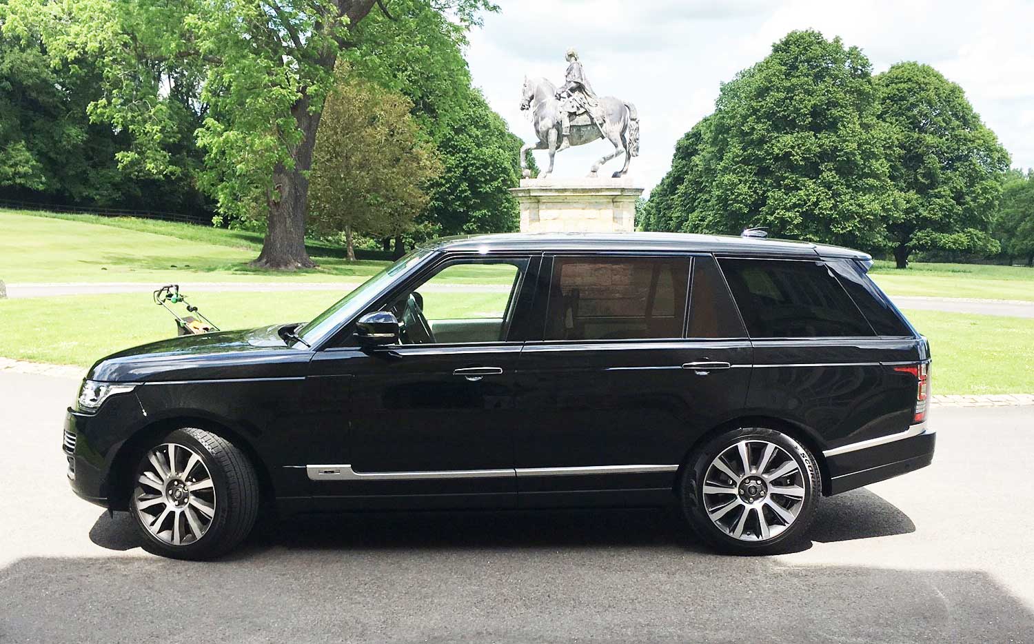 Range Rover Hybrid Chauffeur - Safe Luxury Travel - iChauffeur